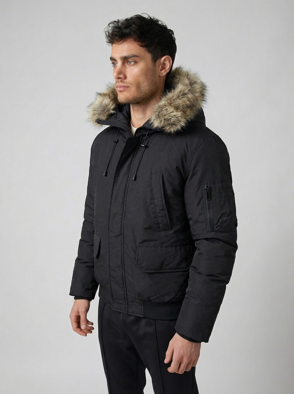 Doudoune Homme Hiver Noire à Capuche Fourrure