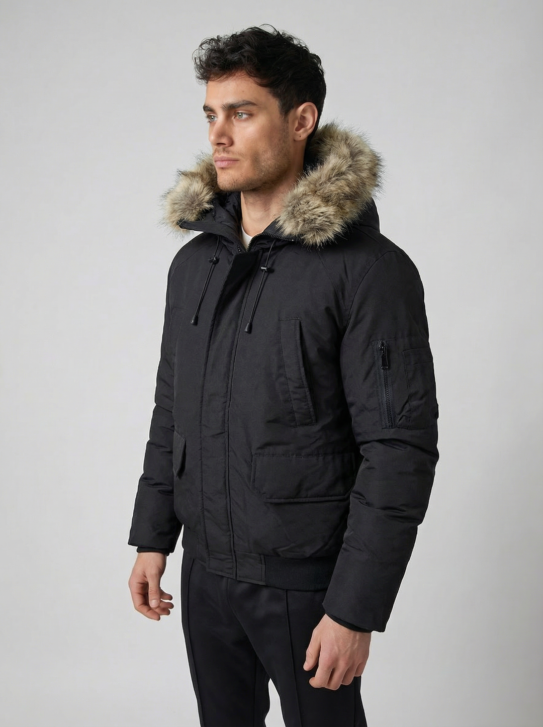 Doudoune Homme Hiver Noire à Capuche Fourrure