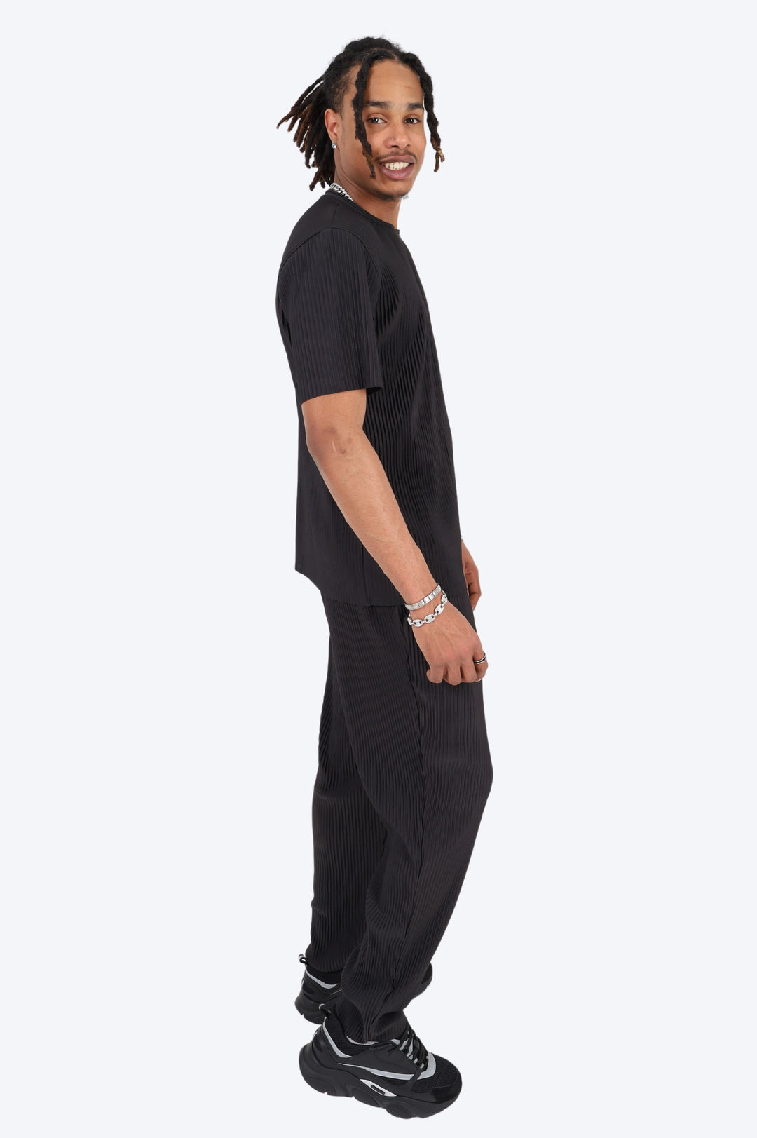 T SHIRT ET PANTALON PLISSÉ - NOIR