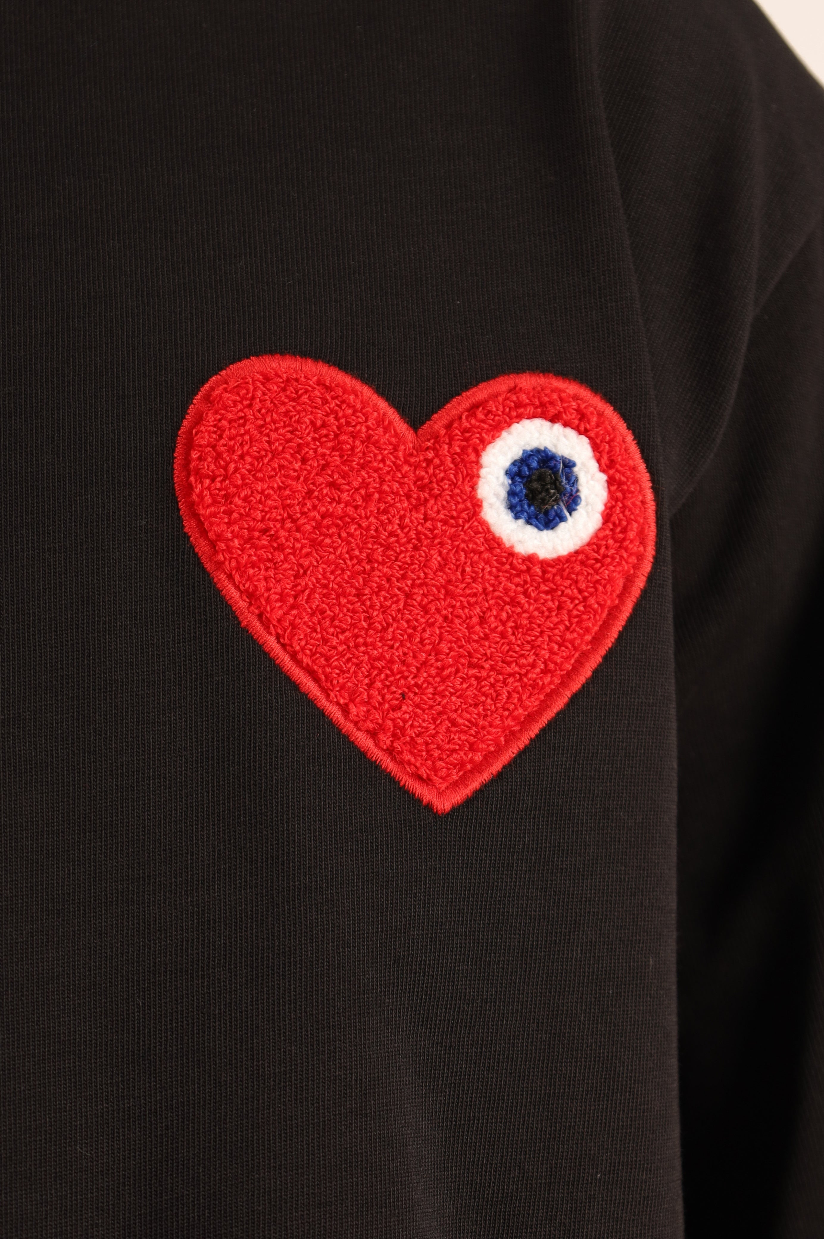 Tee shops shirt coeur rouge marque