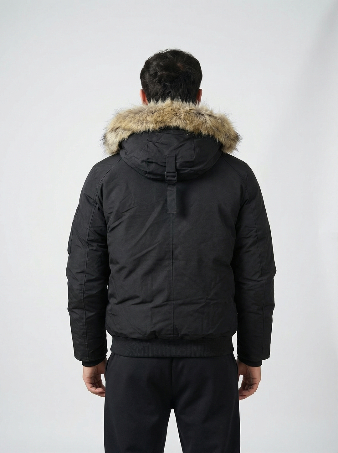 Doudoune Homme Hiver Noire à Capuche Fourrure