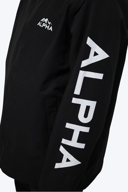 Coupe-Vent Homme Noir ALPHA avec Capuche et Imprimé Blanc