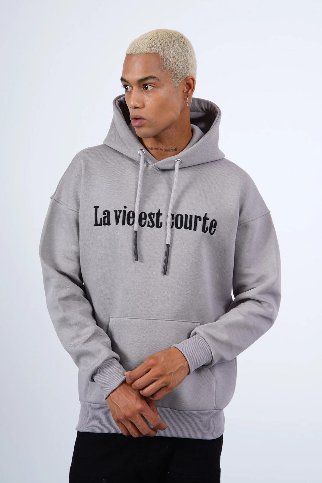 SWEAT LA VIE EST COURTE GRIS