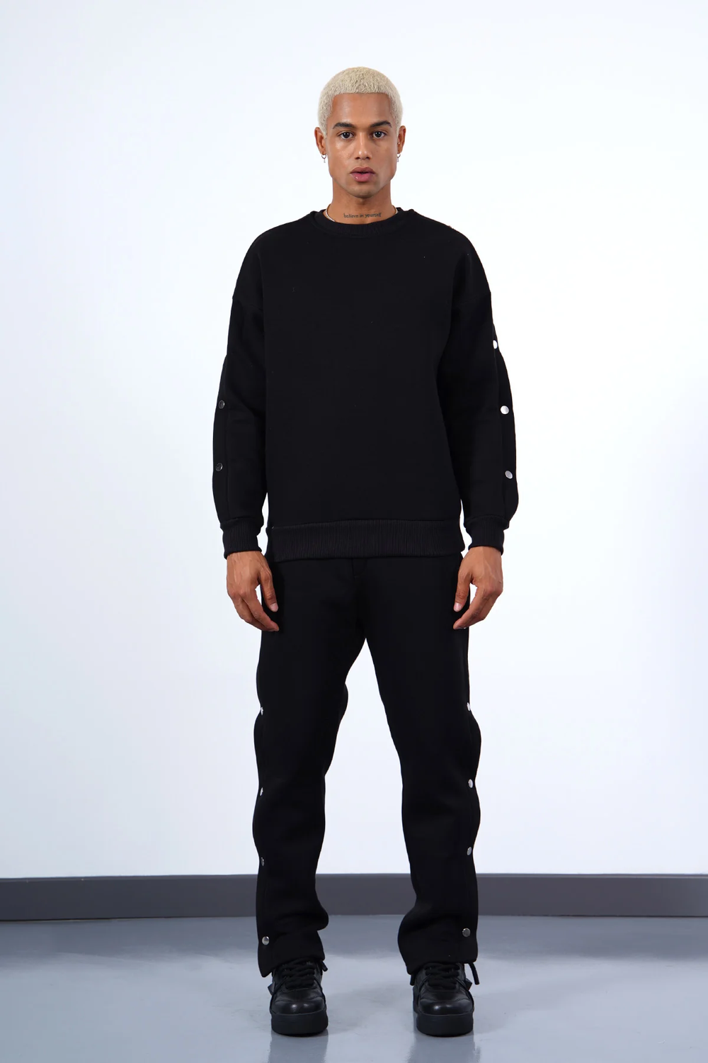 ENSEMBLE SWEAT ET PANTALON NOIR