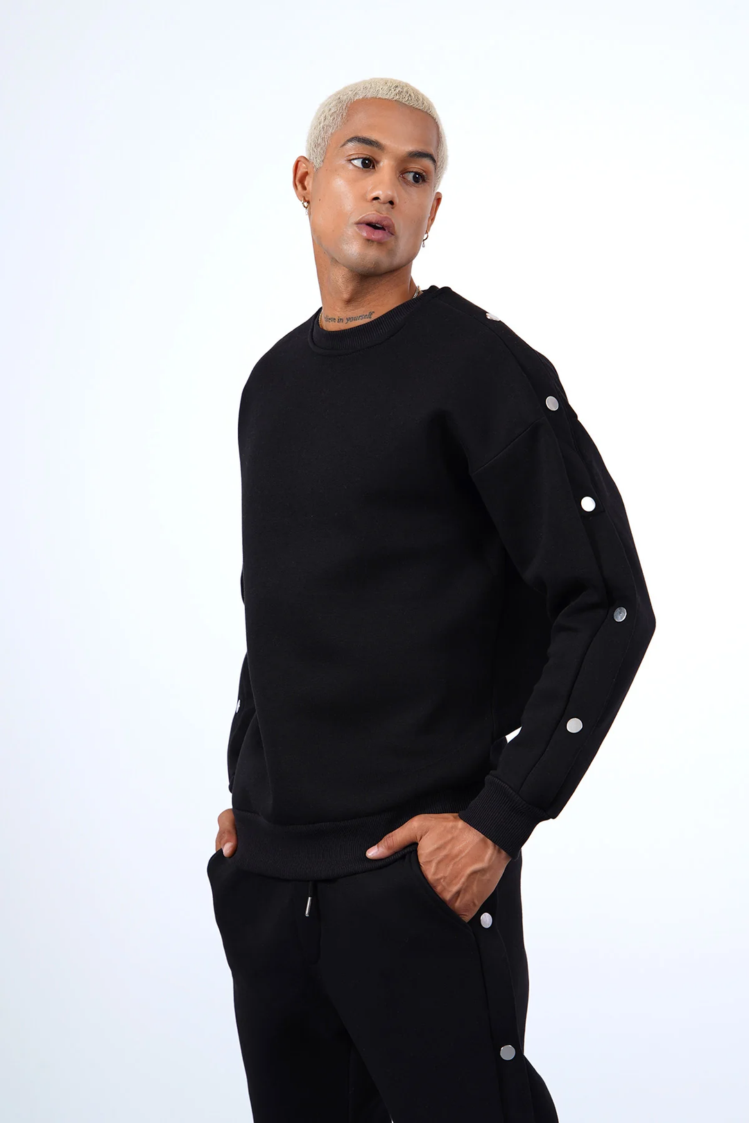 ENSEMBLE SWEAT ET PANTALON NOIR