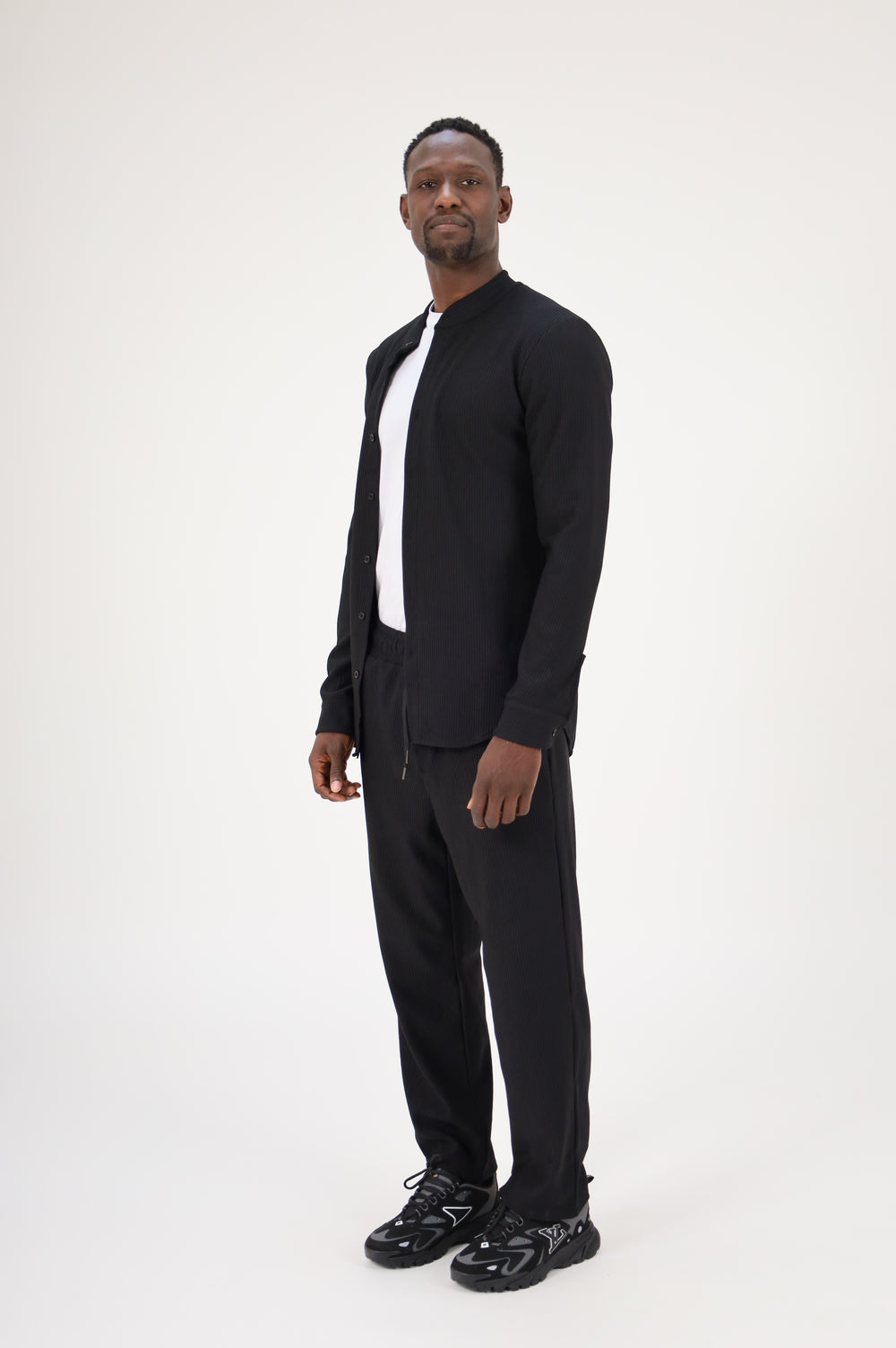 ENSEMBLE PLISSÉ CHEMISE COL MAO ET PANTALON - NOIR