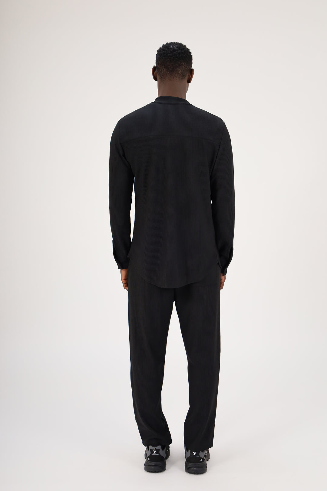 ENSEMBLE PLISSÉ CHEMISE COL MAO ET PANTALON - NOIR