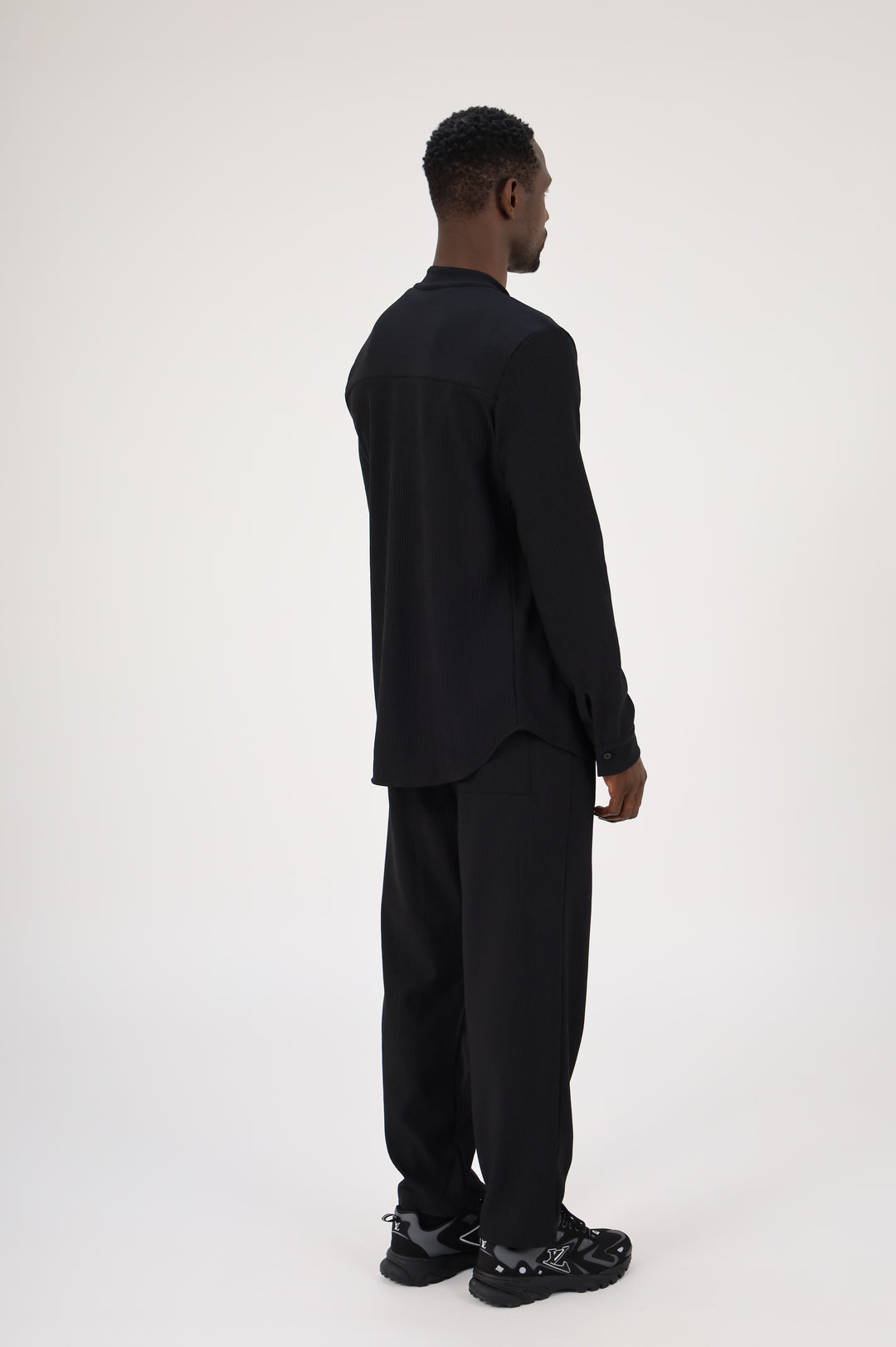 ENSEMBLE PLISSÉ CHEMISE COL MAO ET PANTALON - NOIR