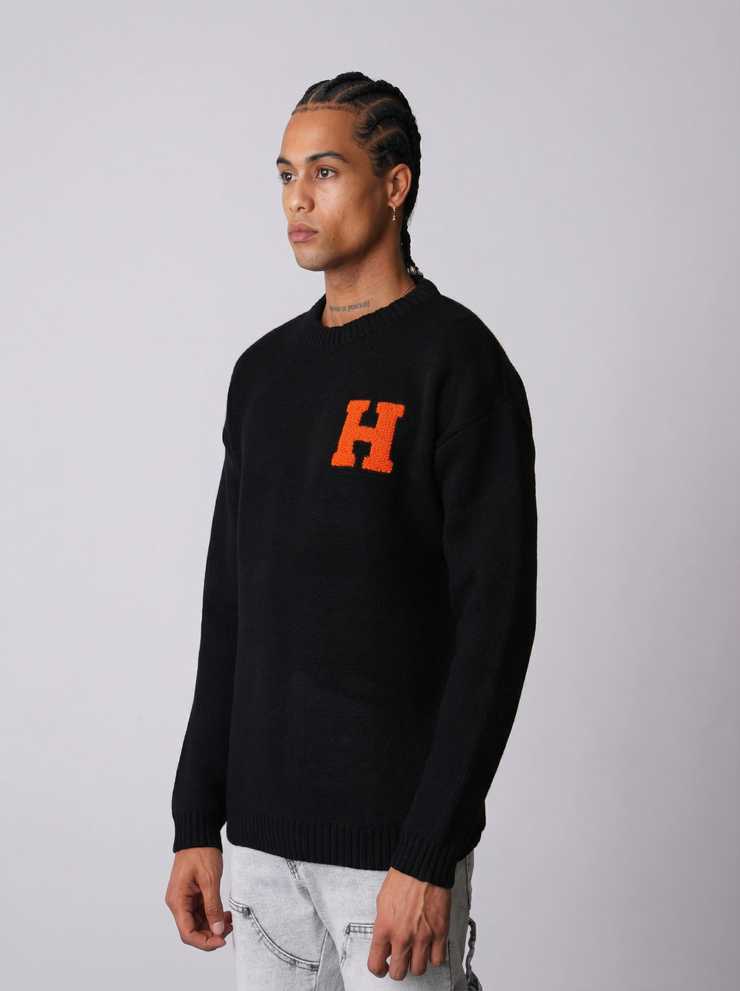 Pull "Harvard Style" Lettre H Brodée - NOIR