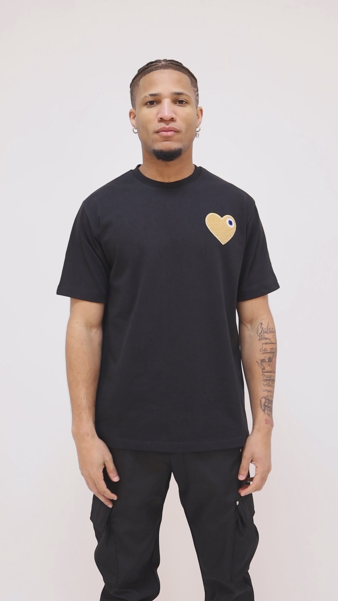 T-SHIRT BRODÉ COEUR OR 100% COTON - NOIR